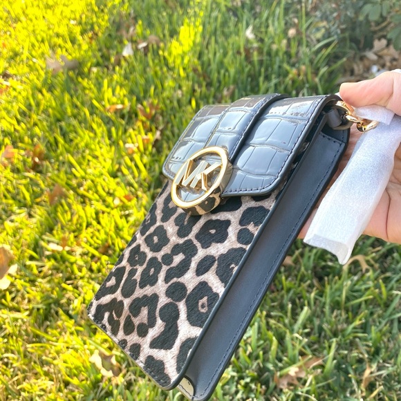 Michael Kors Carmen SM NS Phone Xbody - Picture 3 of 6